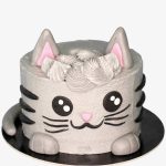 cica torta bajusszal es fulekkel