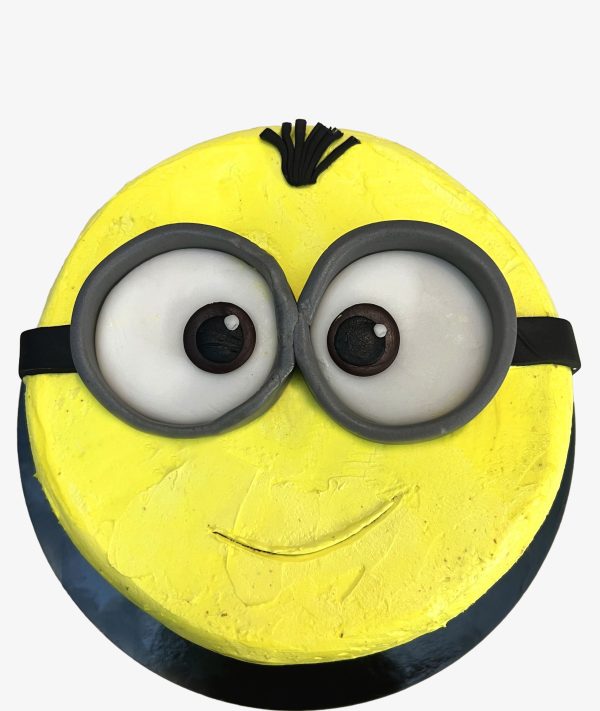 minyon inspirálta torta sárga fondant díszítéssel