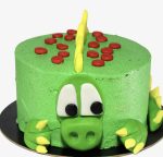 sarkany torta latvanyos diszitessel